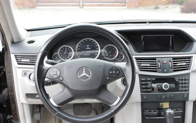 Mercedes-Benz Klasa E cena 66500 przebieg: 145000, rok produkcji 2009 z Pabianice małe 497